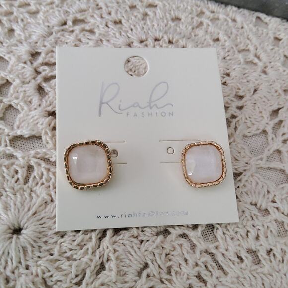 Women's Fashion Homaica Marble Stud Earrings in Champagne White - Picture 9 of 10